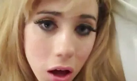 彼氏Fucks赤毛の彼女に滑りや肛門 えろ アニメ 女性